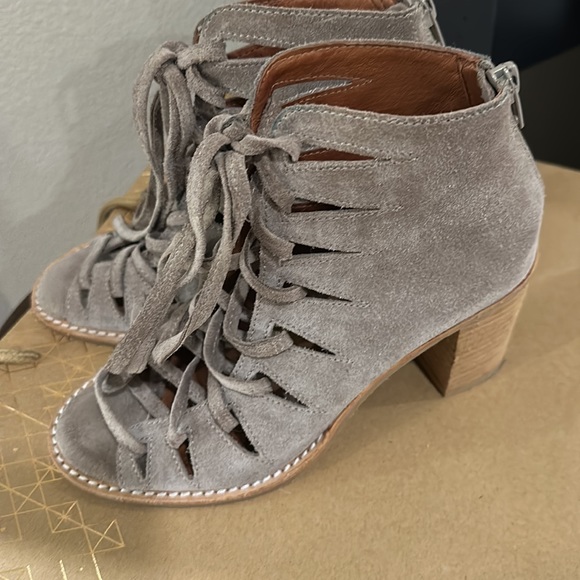 Jeffrey Campbell Size 6 Shoes - Picture 4 of 7